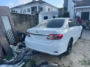 Toyota Corolla LE 4dr Sedan (1.8L 4cyl 4A) 2012 White