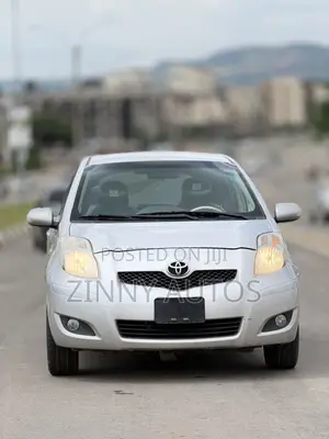 Toyota Yaris 2012 Silver