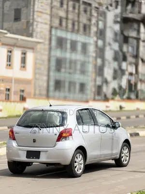 Toyota Yaris 2012 Silver