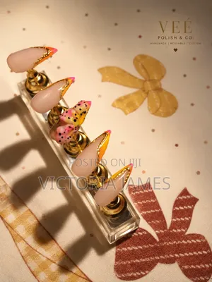 Handmade Press-on Nails | Custom Sizes & Designs