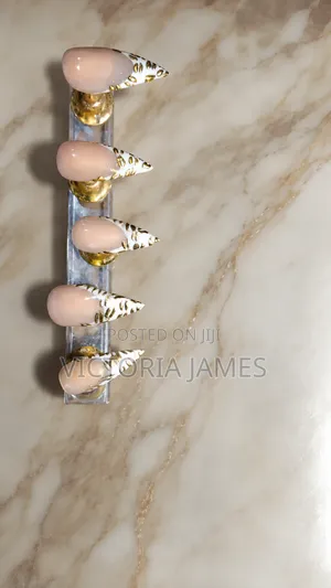 Handmade Press-on Nails | Custom Sizes & Designs