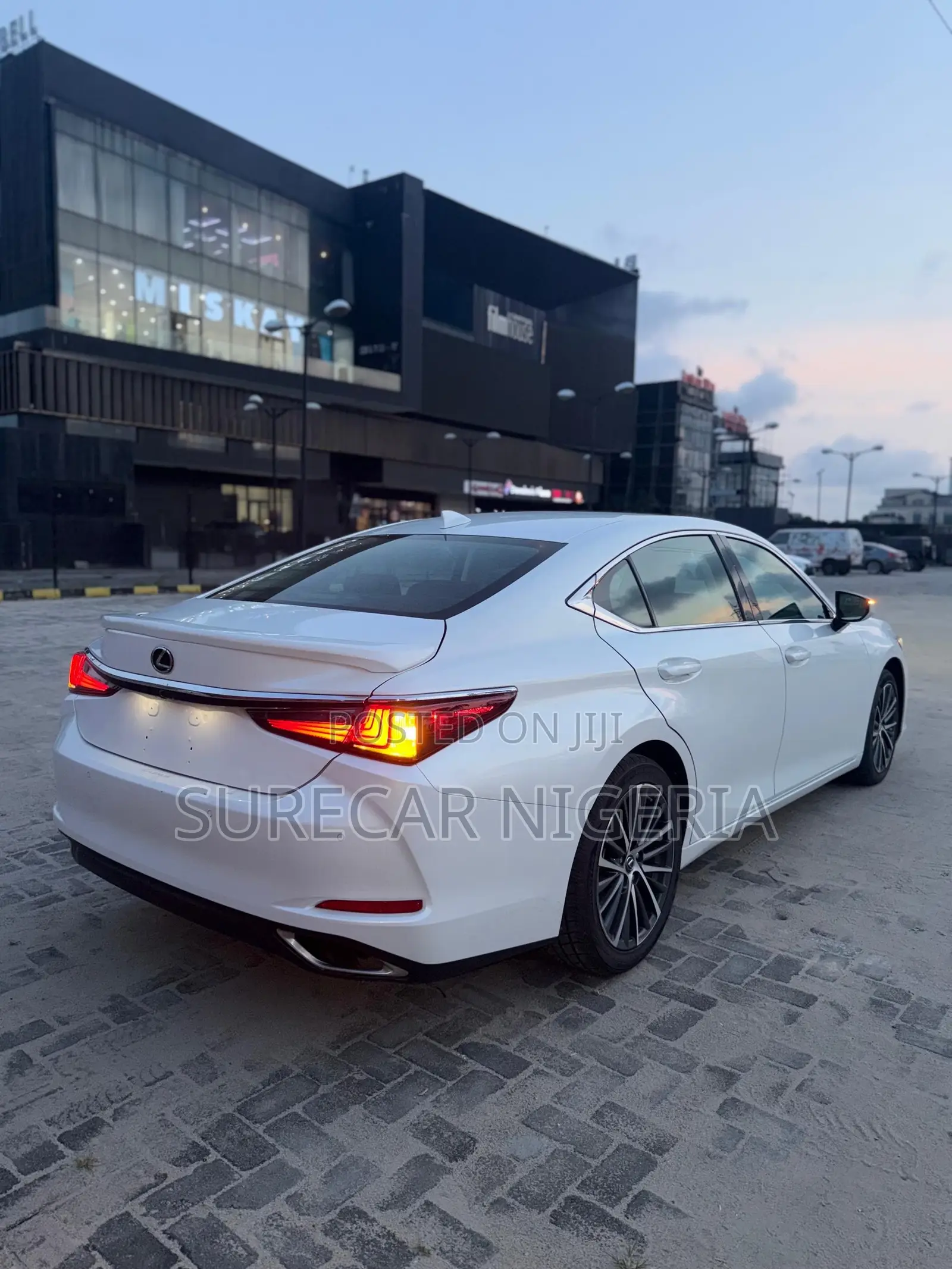 Lexus ES 2023 White