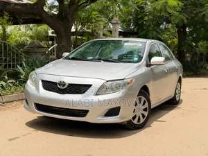 Toyota Corolla LE 4dr Sedan (1.8L 4cyl 4A) 2010 Silver
