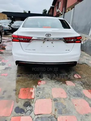 Toyota Avalon XLE Plus (3.5L 6cyl 6A) 2018 White