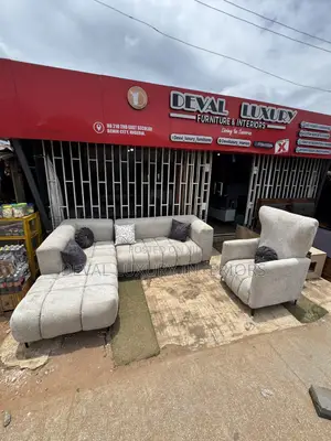 Large Luxurious 6 Seater Corner Sofa With Throw Pillows