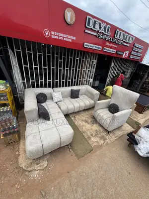 Large Luxurious 6 Seater Corner Sofa With Throw Pillows