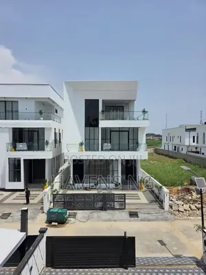 5bdrm Duplex in Chevron for sale