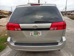 Toyota Sienna 2005 Silver