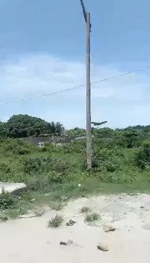 6 Plot of Land Facing Lekki Epe Express Wat at Eleko Junction