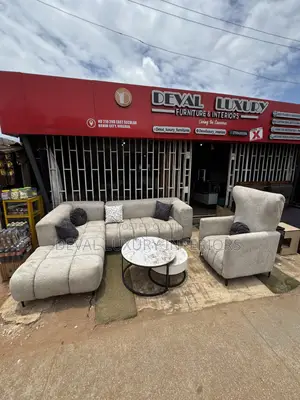 Large Luxury Set of L-Chair With Coffee Table and Throw Pillows