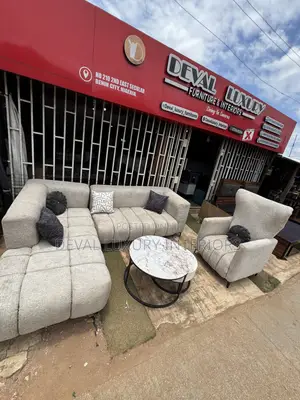 Large Luxury Set of L-Chair With Coffee Table and Throw Pillows