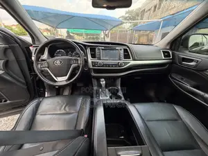 Toyota Highlander XLE V6 4x4 (3.5L 6cyl 6A) 2016 Black