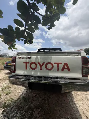 Toyota Hilux 2014 White