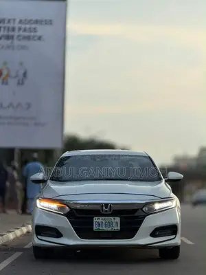Honda Accord Sport (2.0L 4cyl Turbo 10A) 2019 White