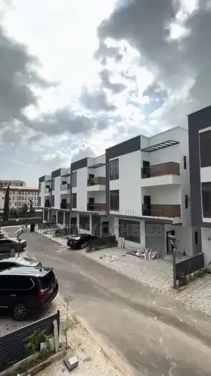 5bdrm Duplex in Mabushi for sale
