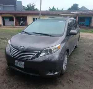Toyota Sienna 2014