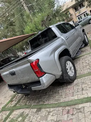 Toyota Tacoma SR5 Double Cab 5' Bed AT 2024 Silver