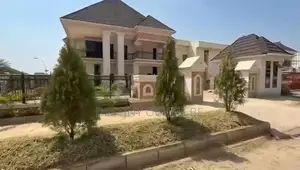 5bdrm Duplex in Apo Legislative for sale