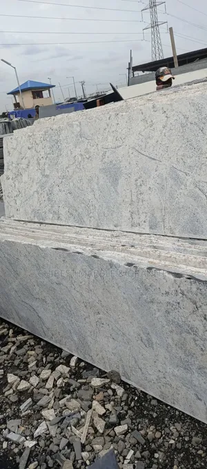 Granite Slabs for Steps and Kitchen Cabinets and Countertops
