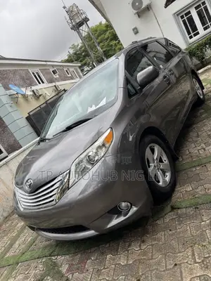 Toyota Sienna 2014 Brown