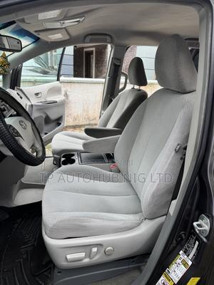 Toyota Sienna 2014 Brown