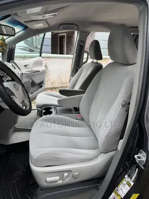 Toyota Sienna 2014 Brown