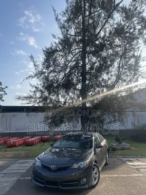 Toyota Camry SE 4dr Sedan (2.5L 4cyl 6A) 2014 Gray
