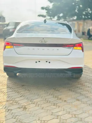 Hyundai Elantra 2023 White