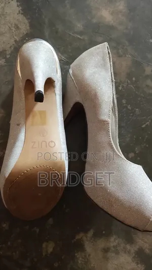 Silver Glitter Peep-Toe High Heels – Quiz