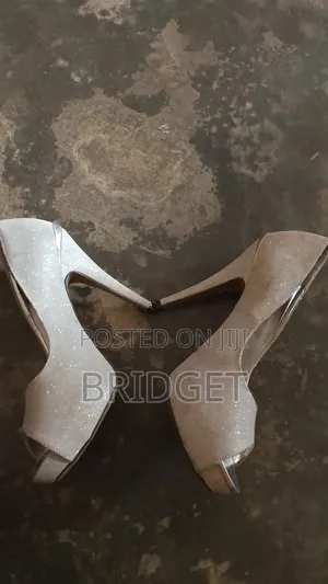 Silver Glitter Peep-Toe High Heels – Quiz