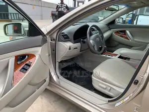 Toyota Camry XLE V6 4dr Sedan (3.5L 6cyl 6AM) 2009 Gold
