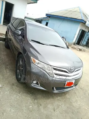 Toyota Venza V6 AWD 2012 Gray