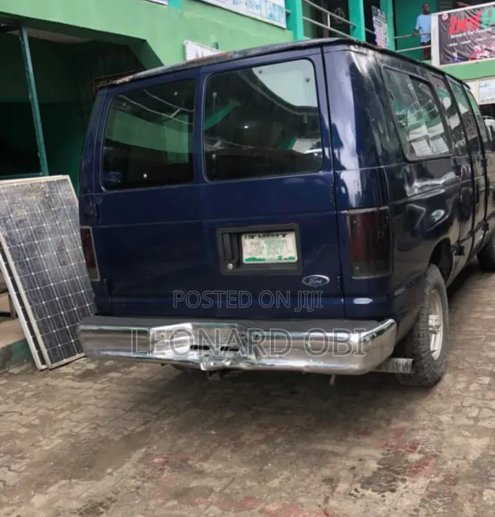 Ford Econoline 2001 Blue