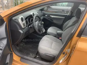 Toyota Matrix Hatchback FWD (1.8L 4cyl 5M) 2010 Orange