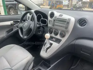 Toyota Matrix Hatchback FWD (1.8L 4cyl 5M) 2010 Orange