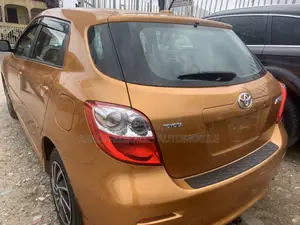 Toyota Matrix Hatchback FWD (1.8L 4cyl 5M) 2010 Orange