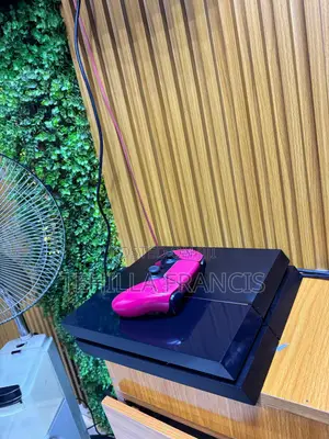 Uk Used PS4 Standard With Two Pads and 8games