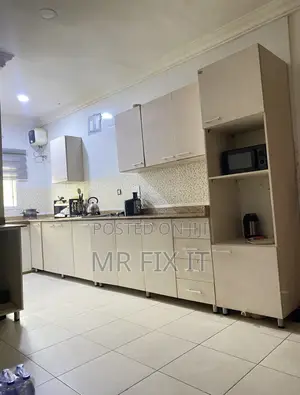 Furnished 1bdrm Apartment in Paradise 3 Estate, Chevron for rent