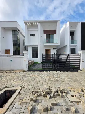 4bdrm Duplex in Chevron for sale