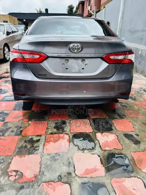 Toyota Camry L FWD (2.5L 4cyl 8AM) 2018 Gray