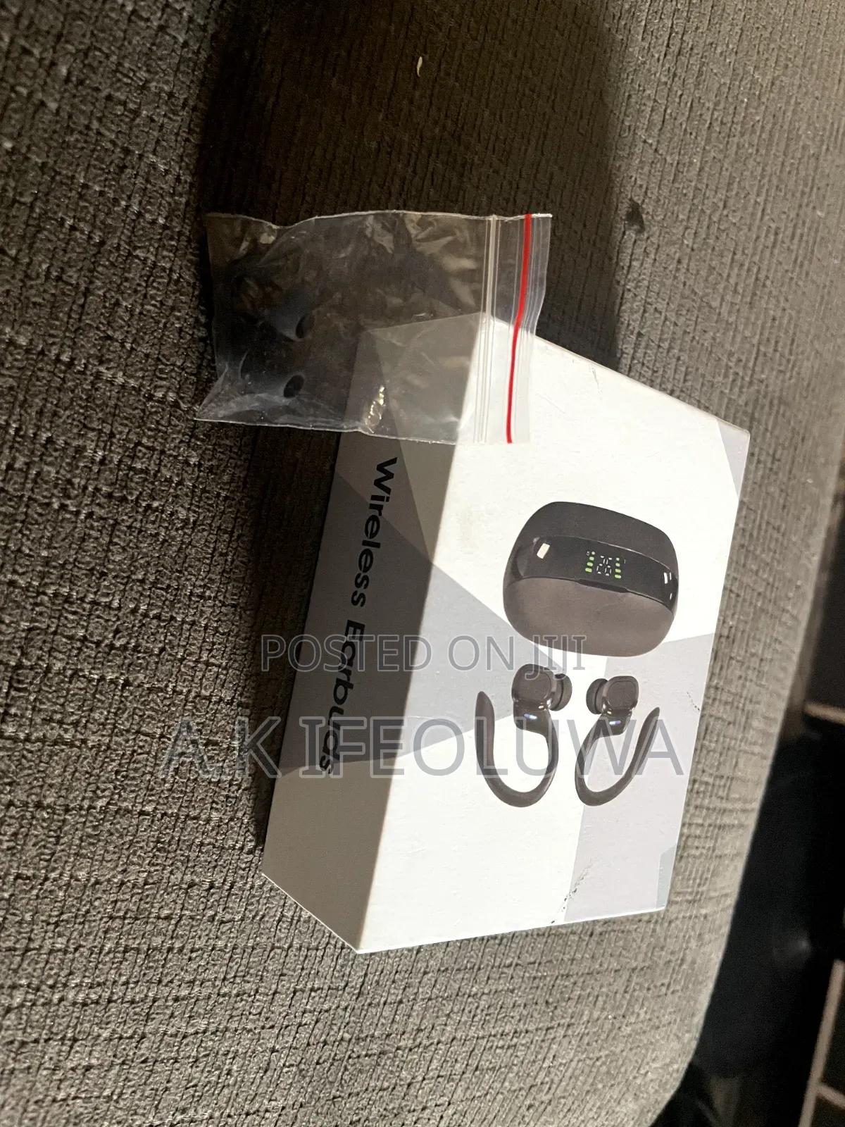 Generic VV2 TWS Wireless Earbuds With LED Display & Extra Tips