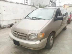Toyota Sienna 1998 Gold
