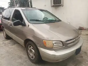 Toyota Sienna 1998 Gold