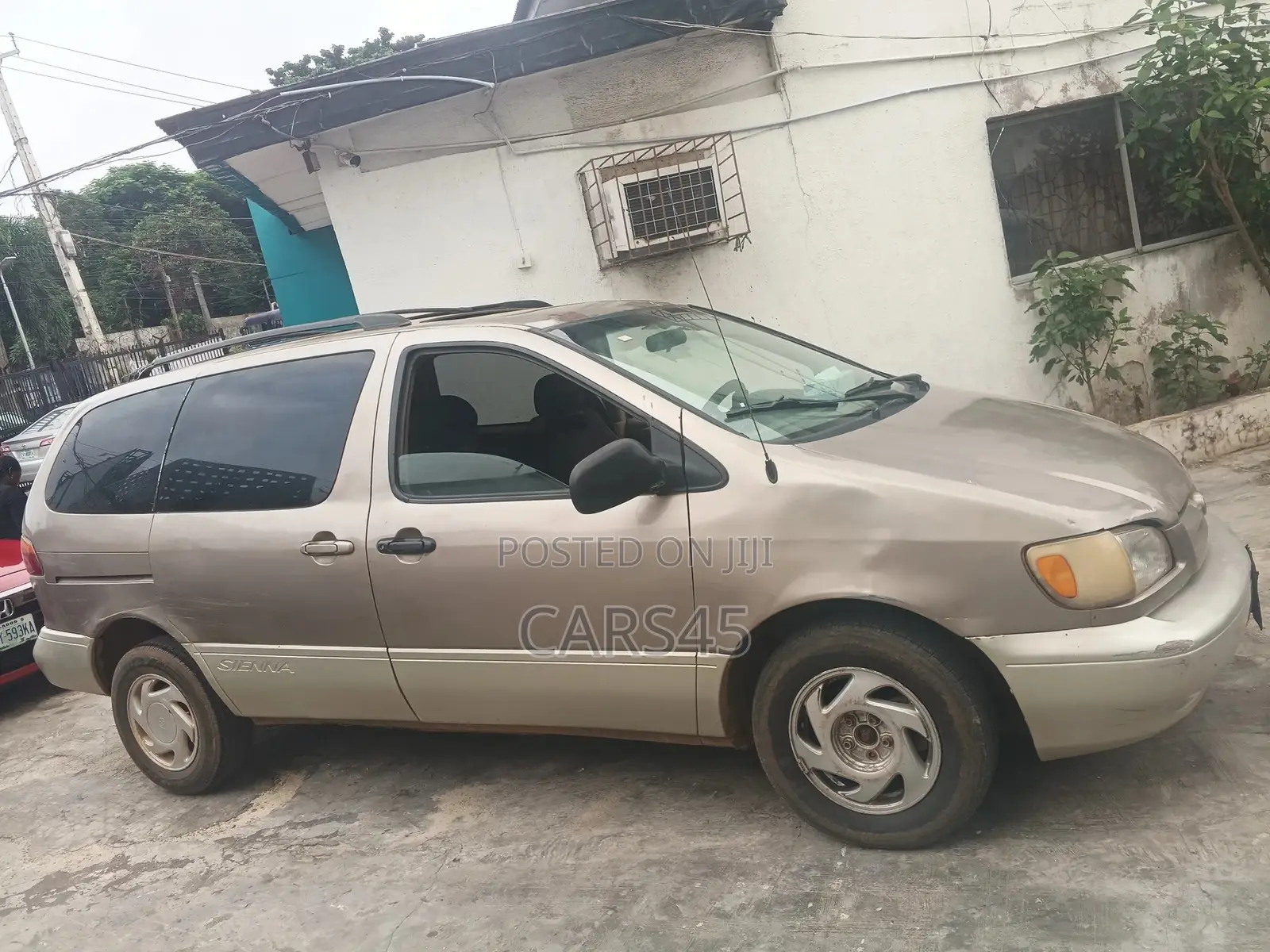 Toyota Sienna 1998 Gold