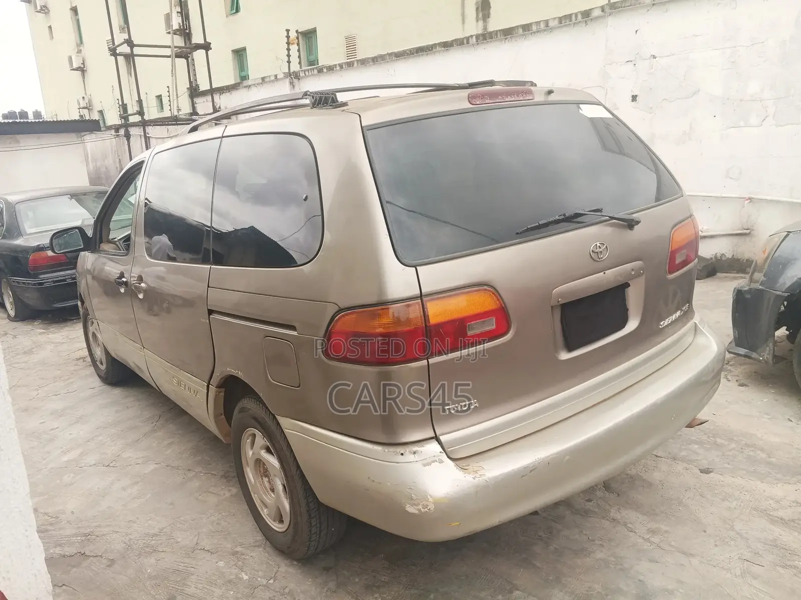Toyota Sienna 1998 Gold