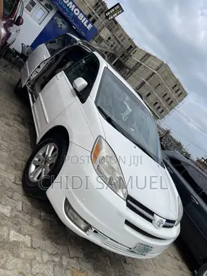 Toyota Sienna 2005 White