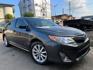 Toyota Camry XLE 4dr Sedan (2.5L 4cyl 6A) 2012 Gray