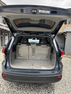 Toyota Highlander XLE 2019 Blue