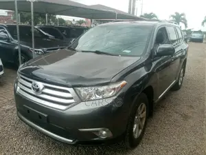 Toyota Highlander SE 2011 Gray