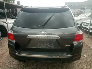 Toyota Highlander SE 2011 Gray